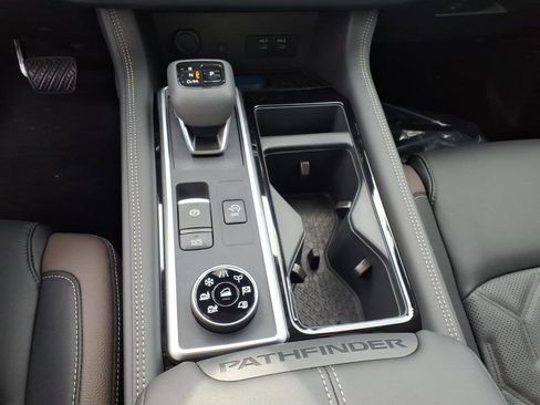 New 2026 Nissan Pathfinder Platinum image 14