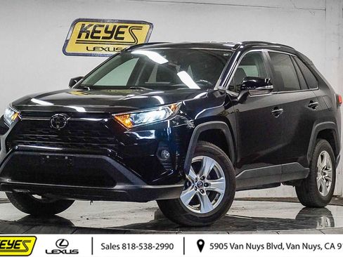 Used 2020 Toyota RAV4 XLE image 1