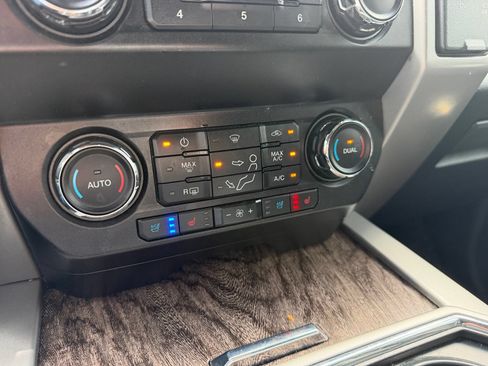 Used 2019 Ford F250 Lariat w/ Lariat Ultimate Package AWD/4WD image 6