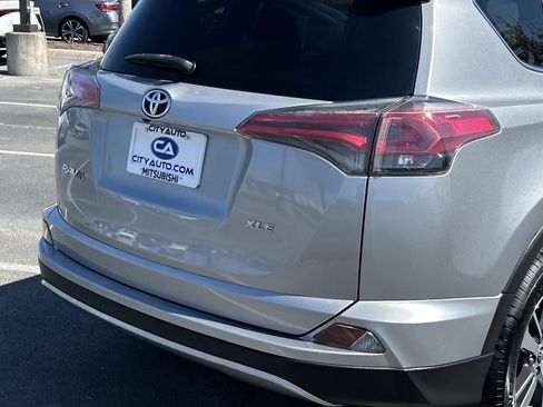 Used 2018 Toyota RAV4 XLE image 12