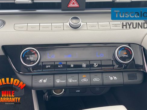 New 2025 Hyundai Elantra Limited image 23