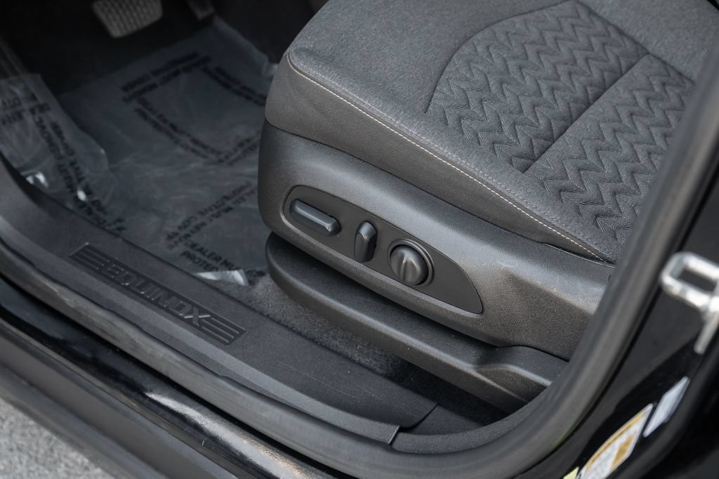 Used 2024 Chevrolet Equinox LT FWD image 19