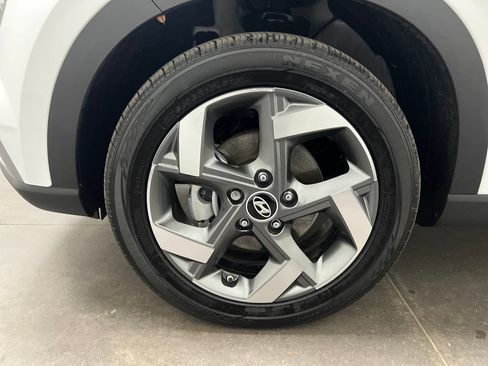 Used 2025 Hyundai Venue Limited FWD image 28