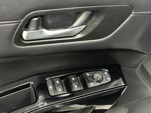 Used 2022 Nissan Pathfinder SV AWD/4WD image 15