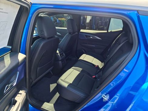 New 2025 Chevrolet Equinox EV LT w/ Convenience Package II FWD image 18