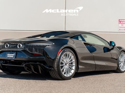 Used 2025 McLaren Artura image 7