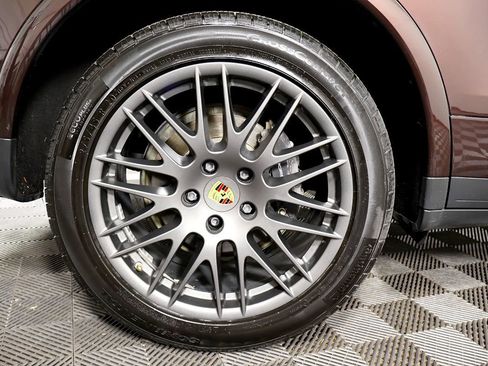 Used 2018 Porsche Cayenne image 56