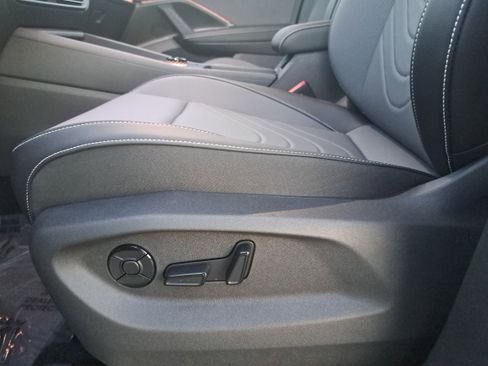 New 2025 Volkswagen Tiguan SE image 26