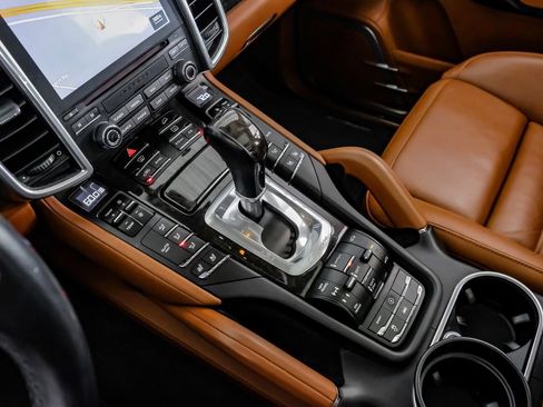 Used 2018 Porsche Cayenne Turbo image 24