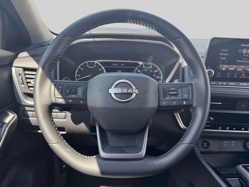 Used 2025 Nissan Rogue SV AWD/4WD image 13