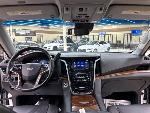 Used 2018 Cadillac Escalade Premium Luxury image 38