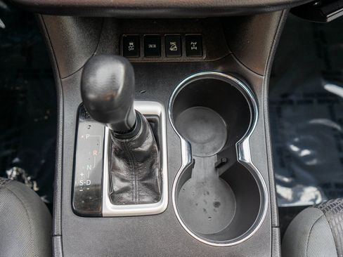 Used 2019 Toyota Highlander LE image 27