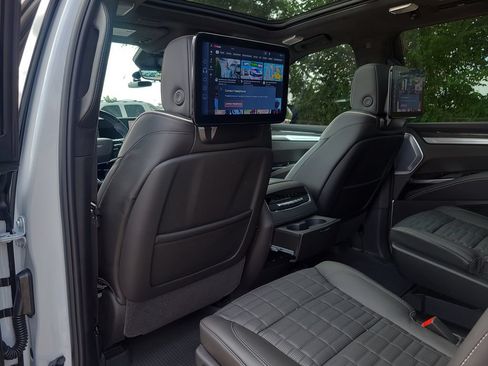 Used 2026 Cadillac Escalade V w/ LPO, ONYX Package AWD/4WD image 10