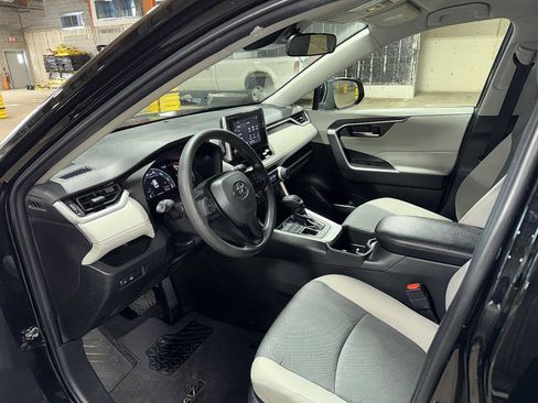 Certified 2023 Toyota RAV4 XLE image 28