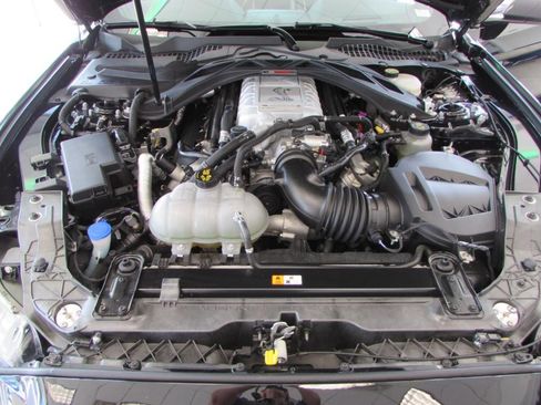 Used 2020 Ford Mustang Shelby GT500 w/ Carbon Fiber Track Pack image 9