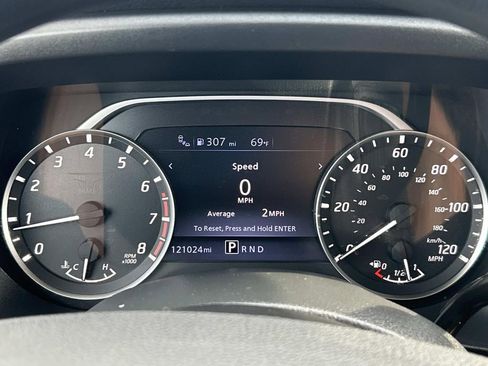 Used 2022 Nissan Titan SV RWD image 31