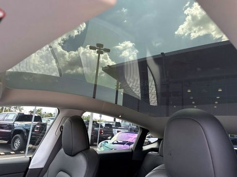 Used 2024 Tesla Model Y Long Range AWD/4WD image 21