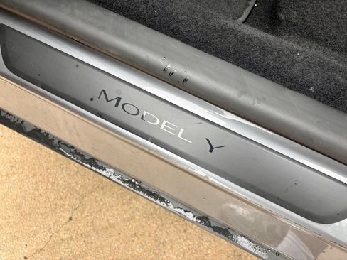 Used 2026 Tesla Model Y 2WD image 15