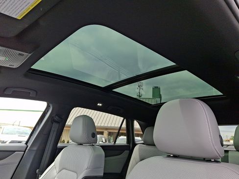 Certified 2024 Volkswagen Atlas Cross Sport SEL R-Line AWD/4WD image 14