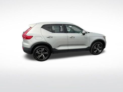 Used 2025 Volvo XC40 B5 Core image 7