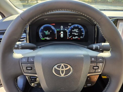 Used 2025 Toyota Camry XLE image 22