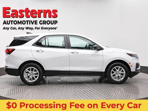 Used 2022 Chevrolet Equinox LS FWD image 4