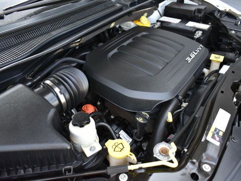 Used 2014 Chrysler Town & Country Touring-L w/ Driver Convenience Group FWD image 49