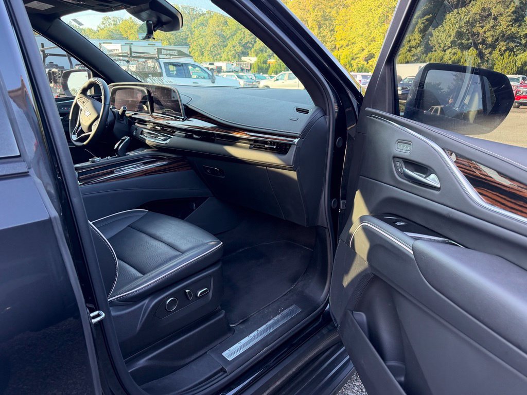 Used 2023 Cadillac Escalade ESV Premium Luxury AWD/4WD image 15