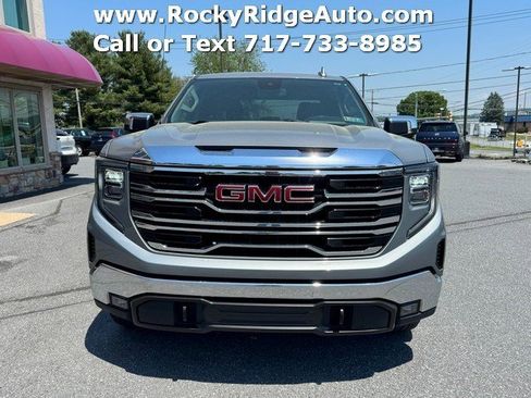 Used 2025 GMC Sierra 1500 SLT AWD/4WD image 2