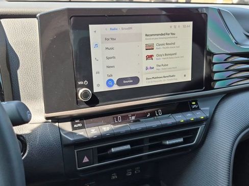 Used 2025 Toyota Camry SE w/ Convenience Package FWD image 12