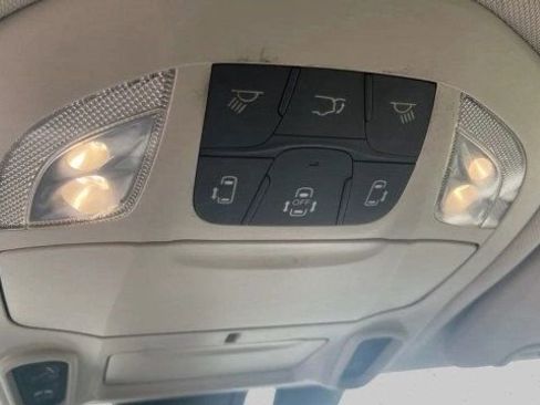 Used 2020 Chrysler Pacifica Limited FWD image 18