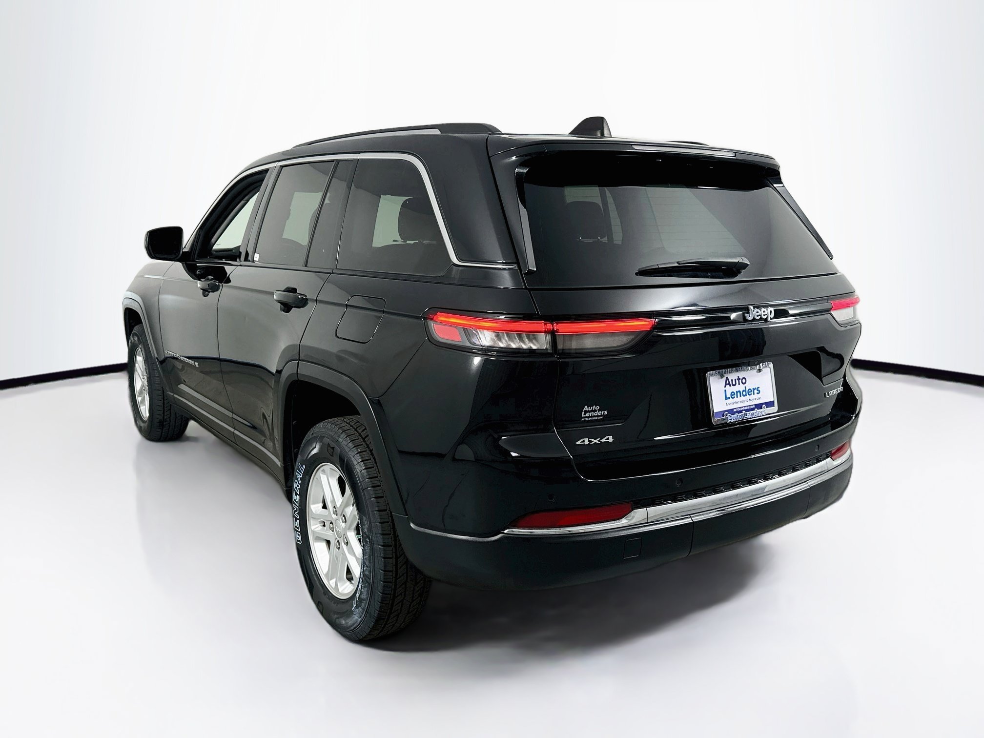 Used 2023 Jeep Grand Cherokee Laredo AWD/4WD image 7