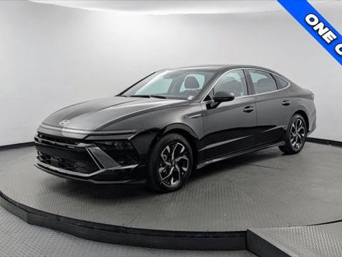 Used 2025 Hyundai Sonata SEL FWD image 2
