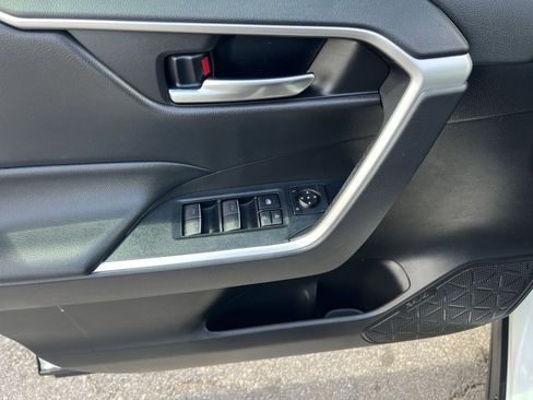 Used 2022 Toyota RAV4 XLE image 23