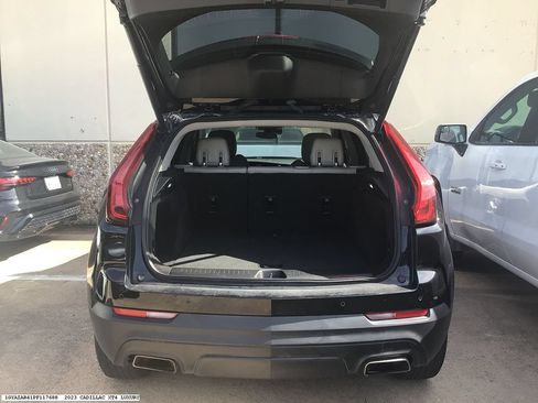 Used 2023 Cadillac XT4 Luxury w/ Cold Weather Package FWD image 10