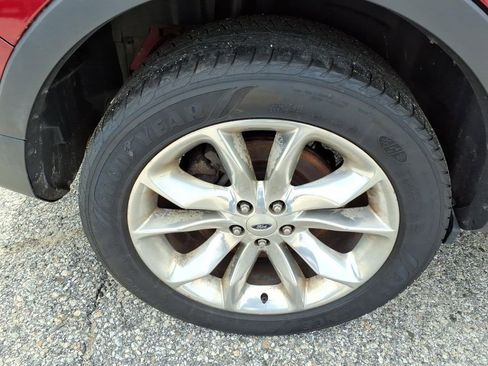Used 2014 Ford Explorer XLT w/ Equipment Group 202A AWD/4WD image 14