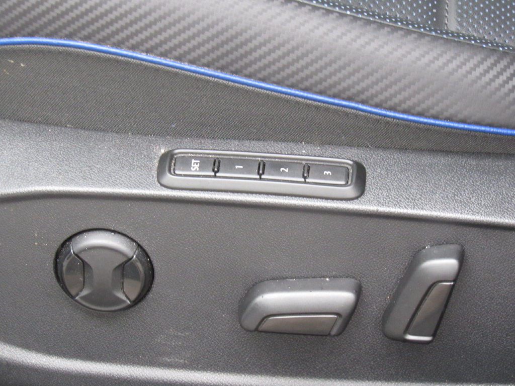 Used 2024 Volkswagen Golf R AWD/4WD image 12