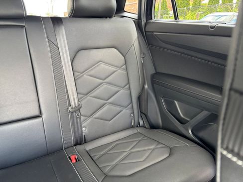 Used 2025 Volkswagen Atlas Cross Sport SE AWD/4WD image 36