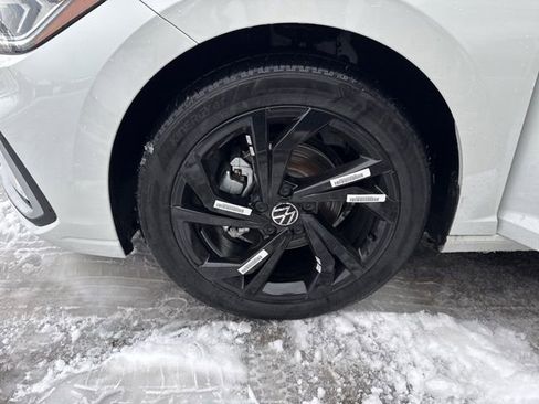 Used 2025 Volkswagen Jetta SE w/ Sunroof Package image 19