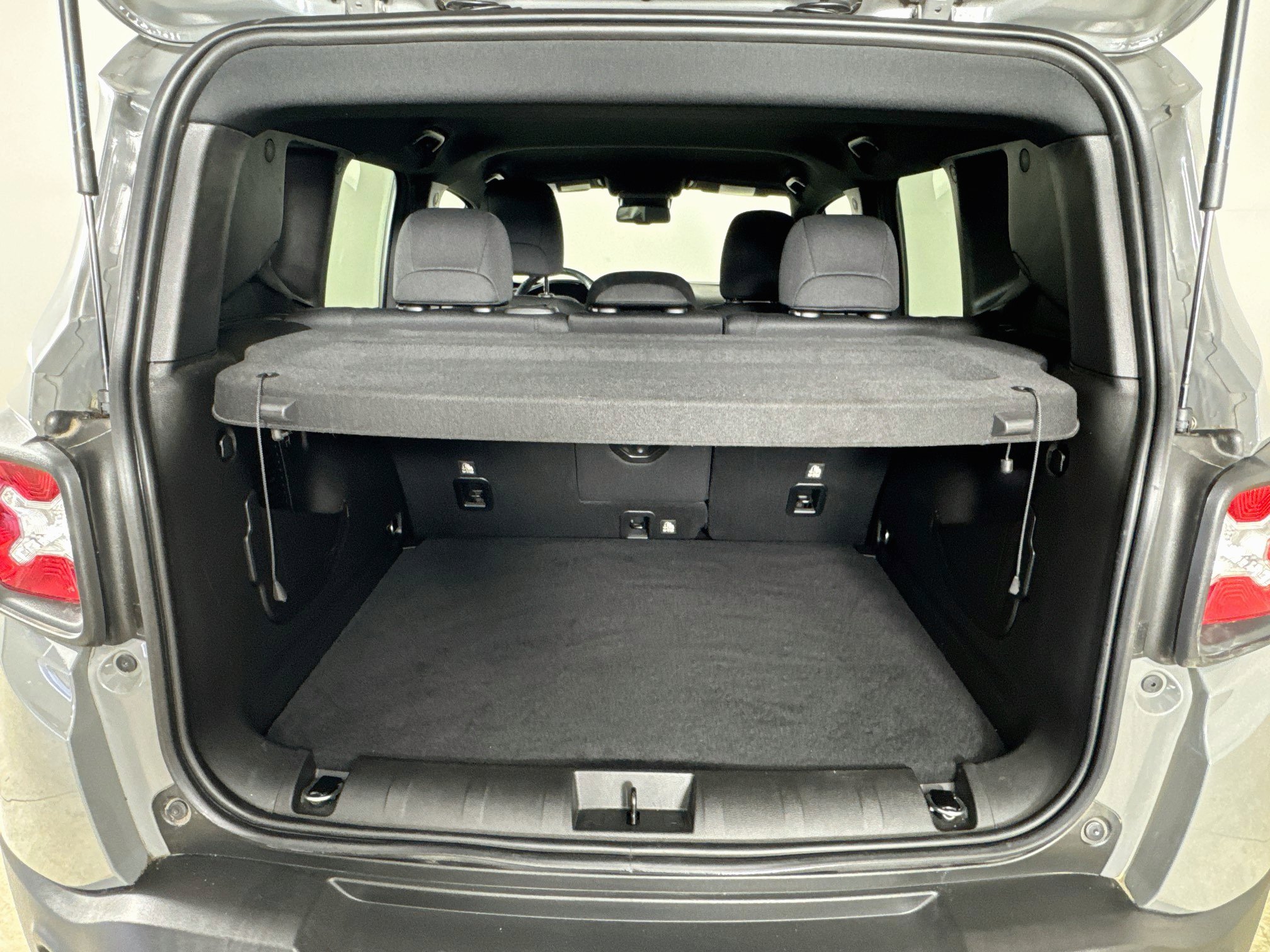 Certified 2021 Jeep Renegade Latitude AWD/4WD image 24