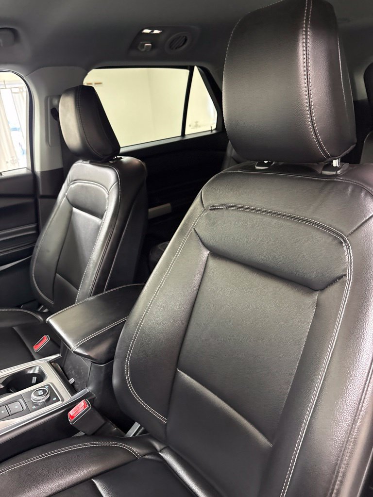 Used 2020 Ford Explorer XLT w/ Equipment Group 202A AWD/4WD image 15