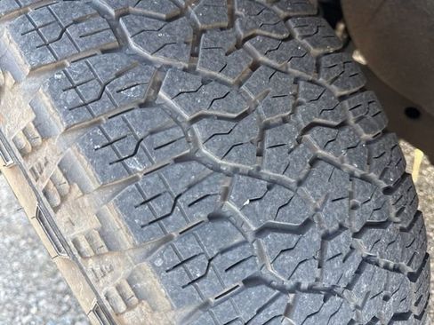 Used 2021 GMC Yukon Denali w/ LPO, Illumination Package image 3