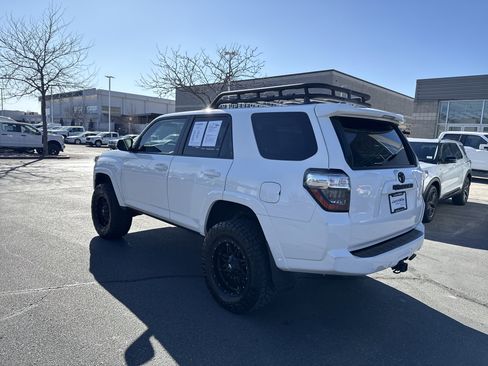 Used 2016 Toyota 4Runner SR5 image 3
