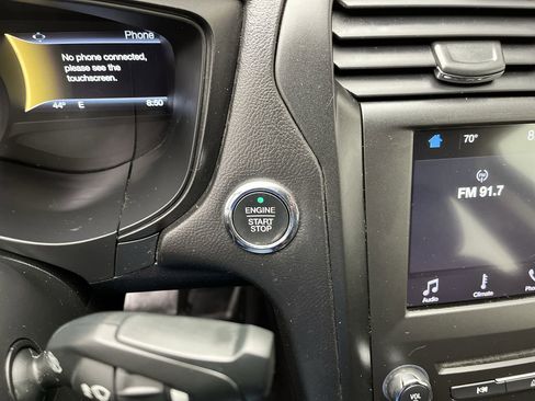 Used 2018 Ford Fusion SE w/ Equipment Group 201A FWD image 20