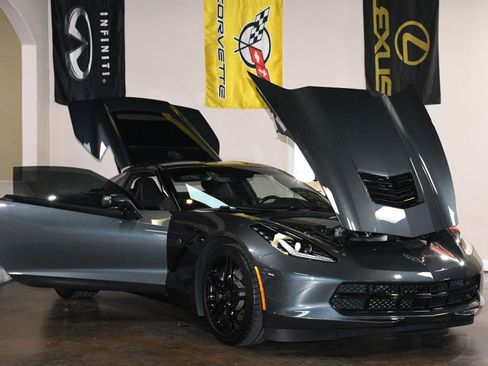 Used 2017 Chevrolet Corvette Stingray Coupe w/ 1LT RWD image 89