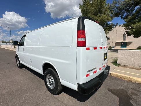 Used 2022 GMC Savana 2500 RWD image 2