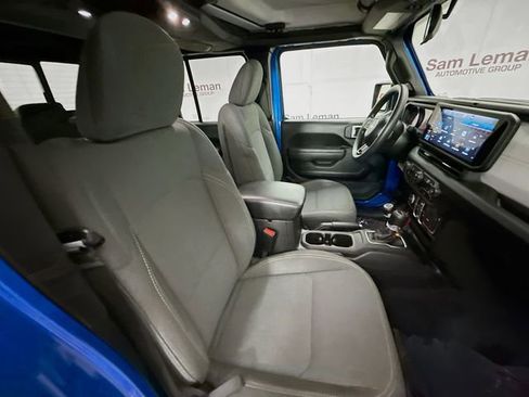 Used 2025 Jeep Gladiator Sport image 26