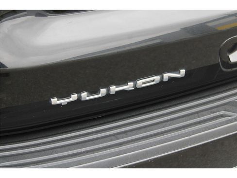 Used 2021 GMC Yukon SLT image 37