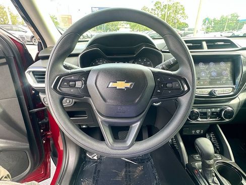 Used 2023 Chevrolet TrailBlazer LT w/ Convenience Package FWD image 11