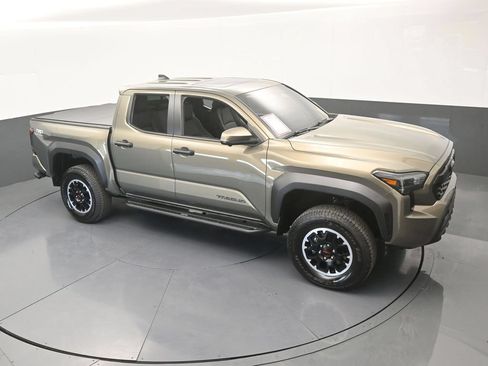 Used 2025 Toyota Tacoma TRD Off-Road w/ TRD Off Road Premium Package AWD/4WD image 66
